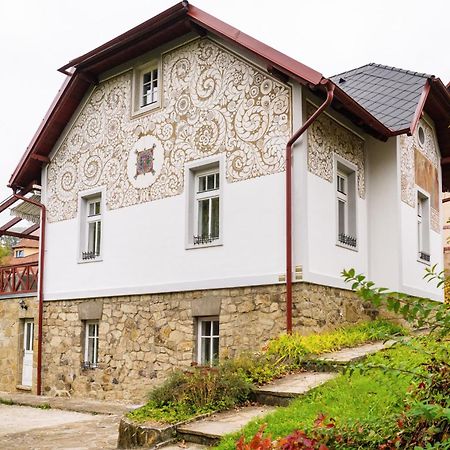 Villa Emausy Лугачовіце Екстер'єр фото