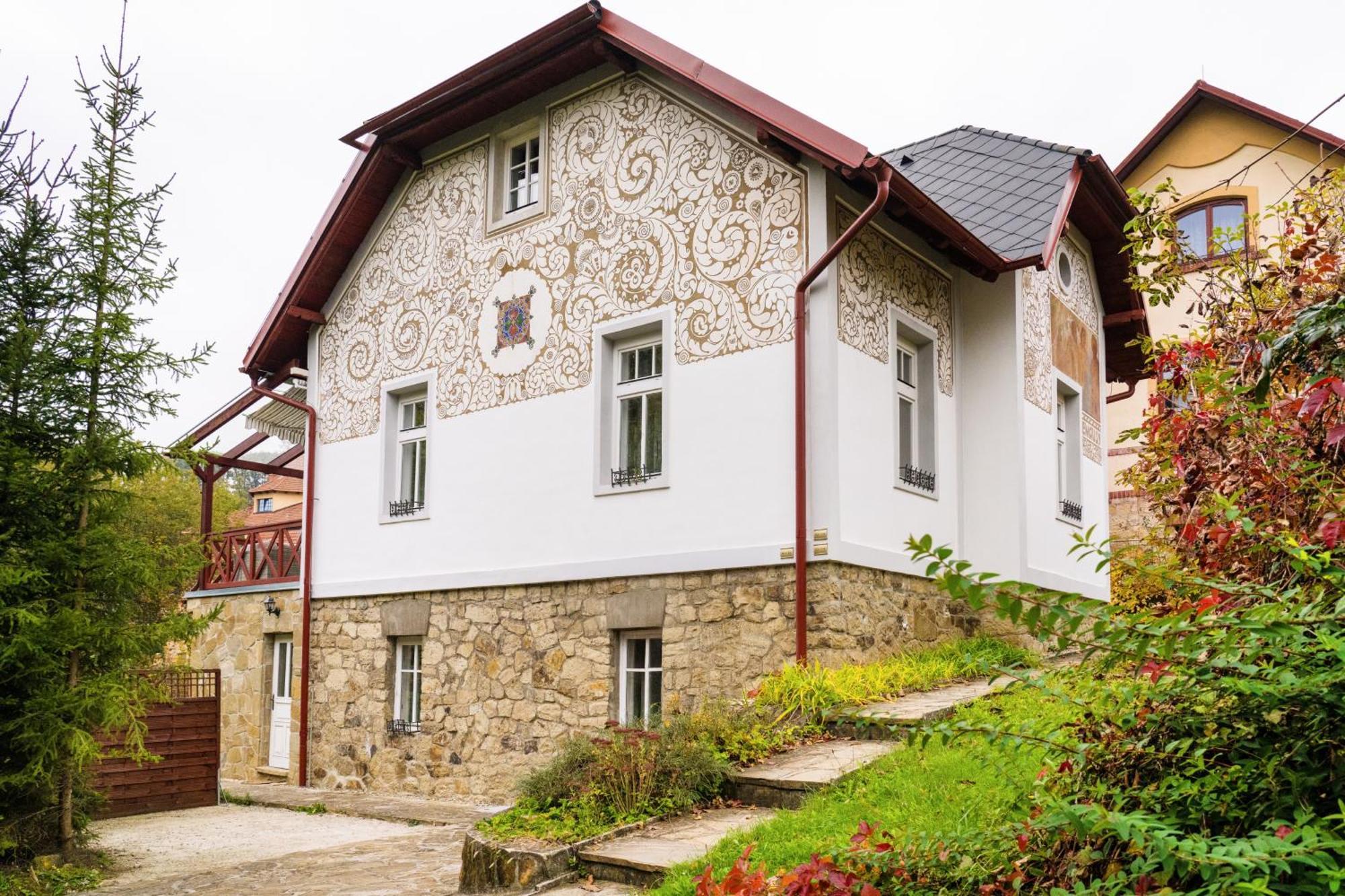 Villa Emausy Лугачовіце Екстер'єр фото
